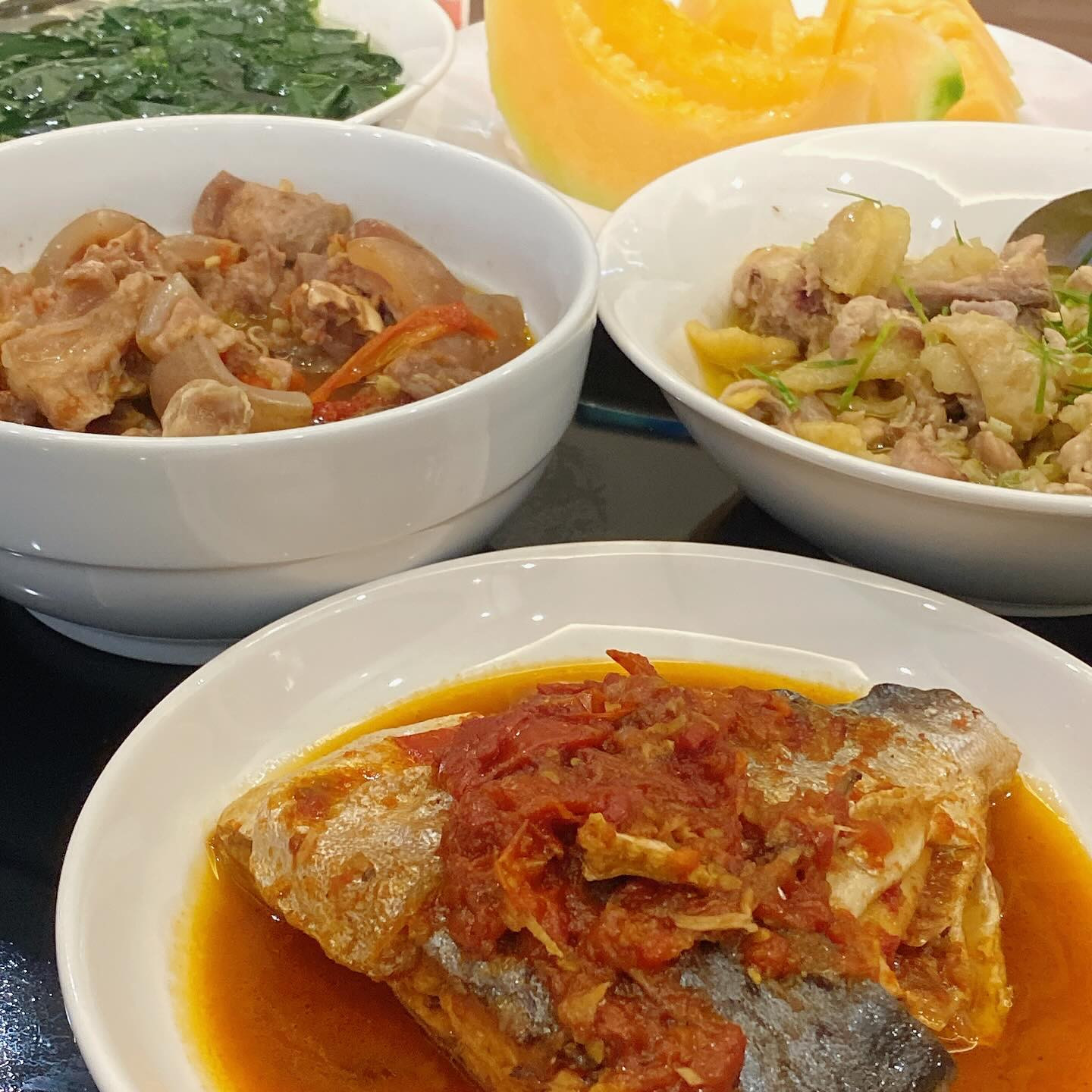 Gà Mái Già Xào Lăn Sả Gừng Thơm Ngon