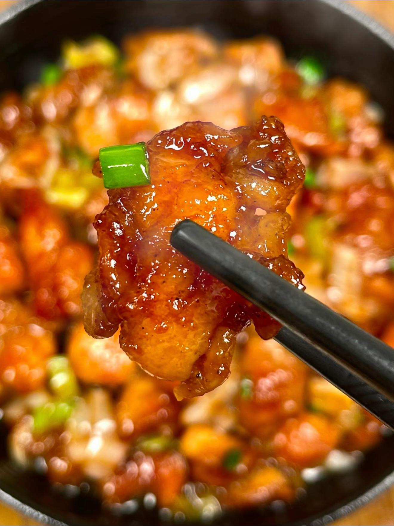 Gà Xào Ngọt Dịu Thơm Lừng Hành Lá