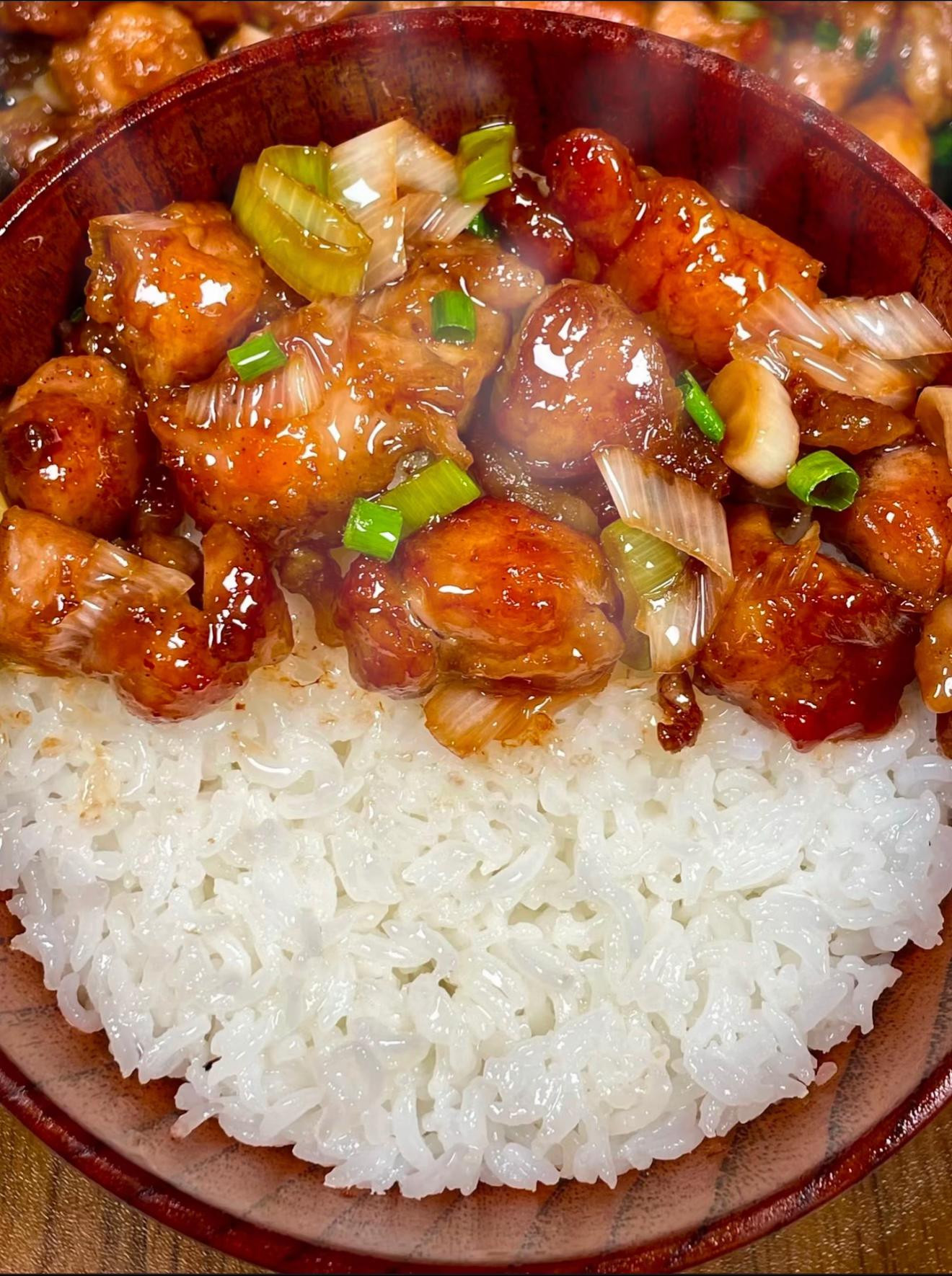 Gà Xào Ngọt Dịu Thơm Lừng Hành Lá