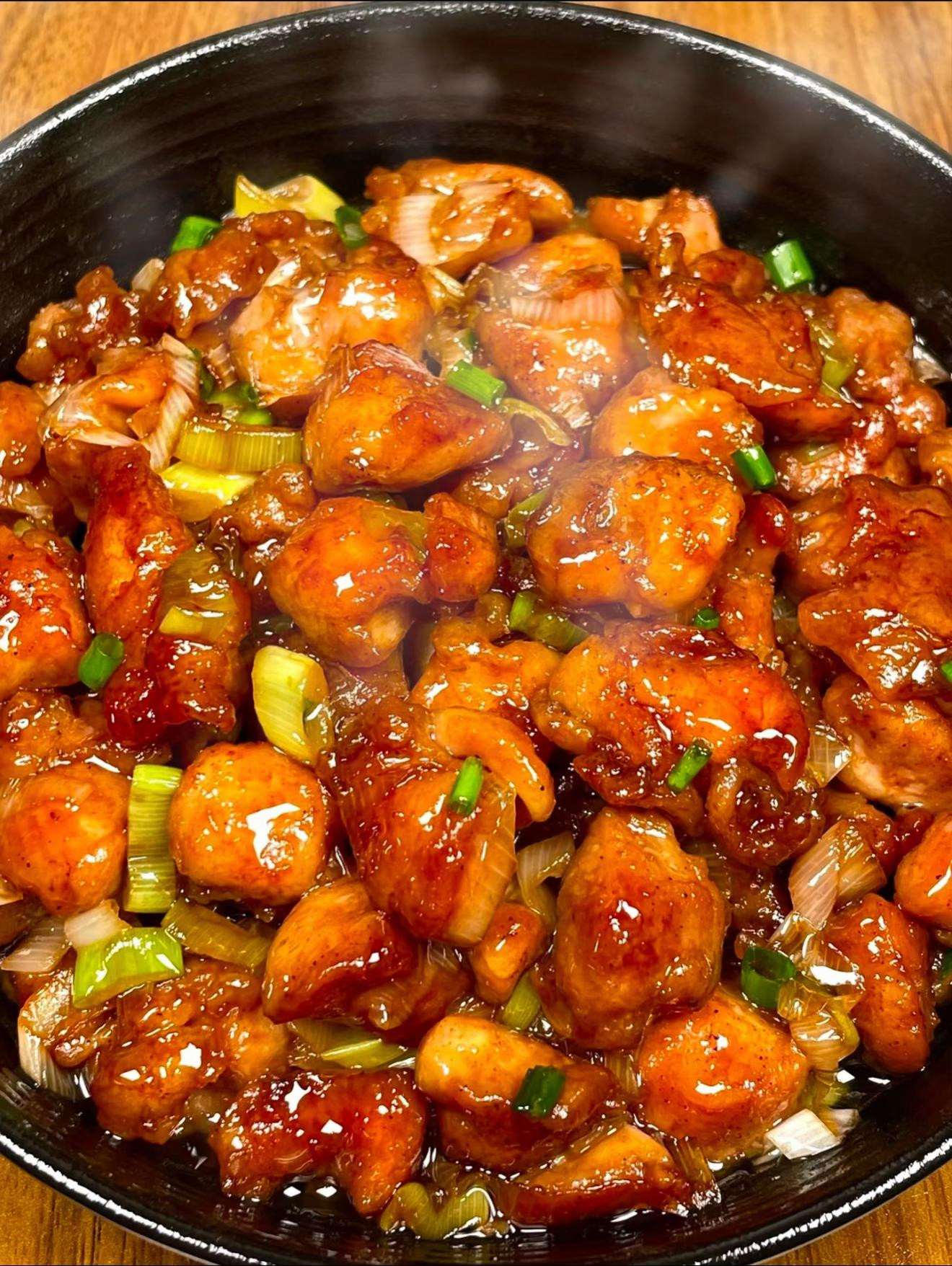 Gà Xào Ngọt Dịu Thơm Lừng Hành Lá