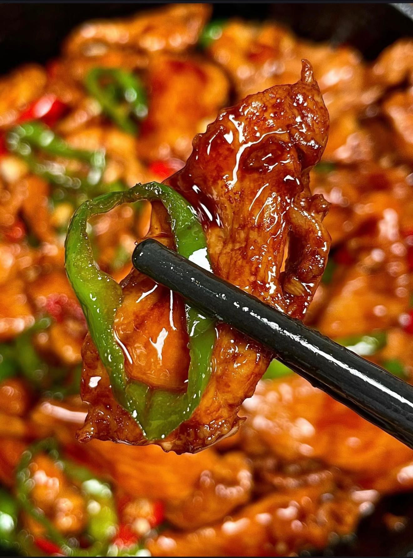 Gà Xào Ớt Chuông Ngọt Ngào Thơm Lừng