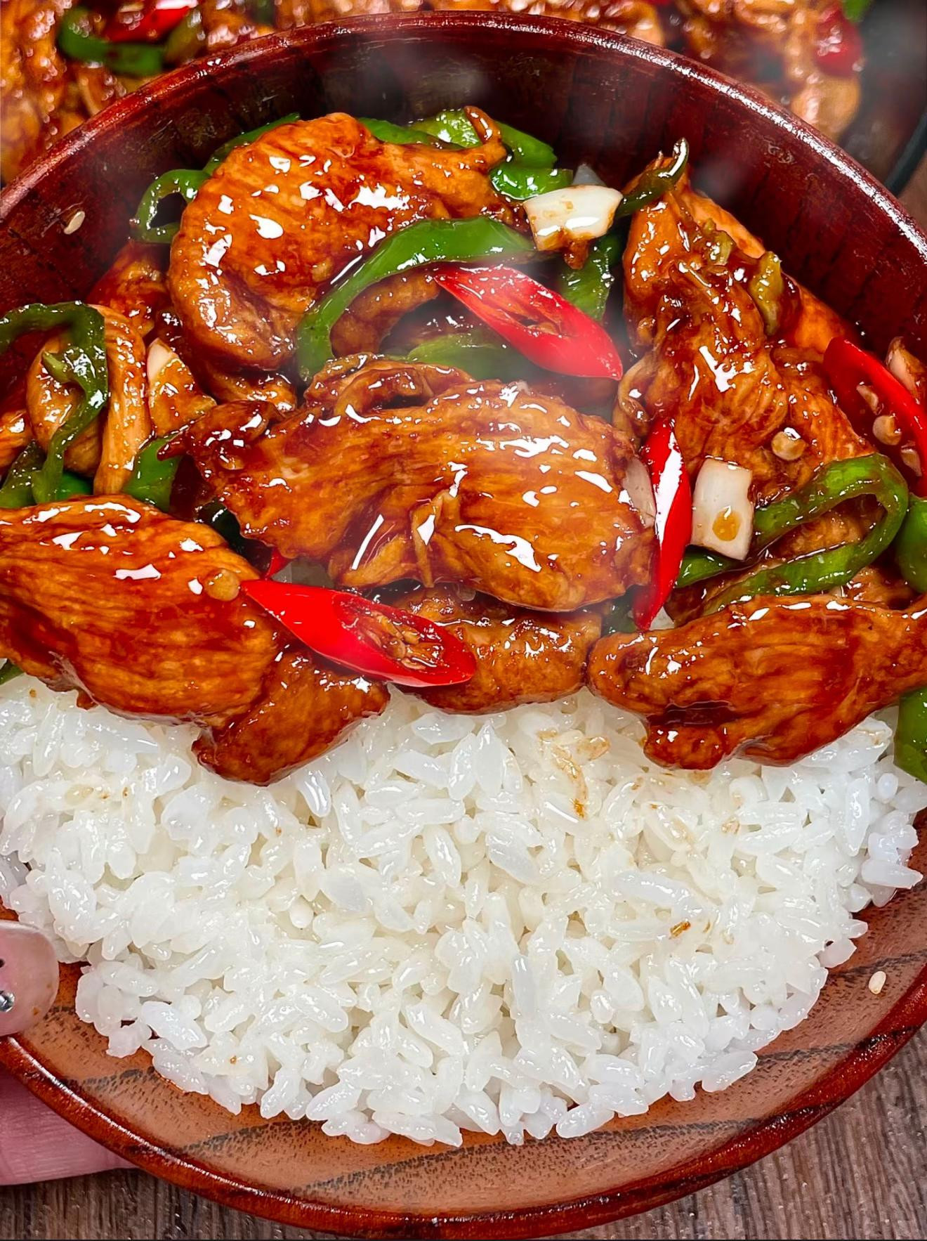 Gà Xào Ớt Chuông Ngọt Ngào Thơm Lừng