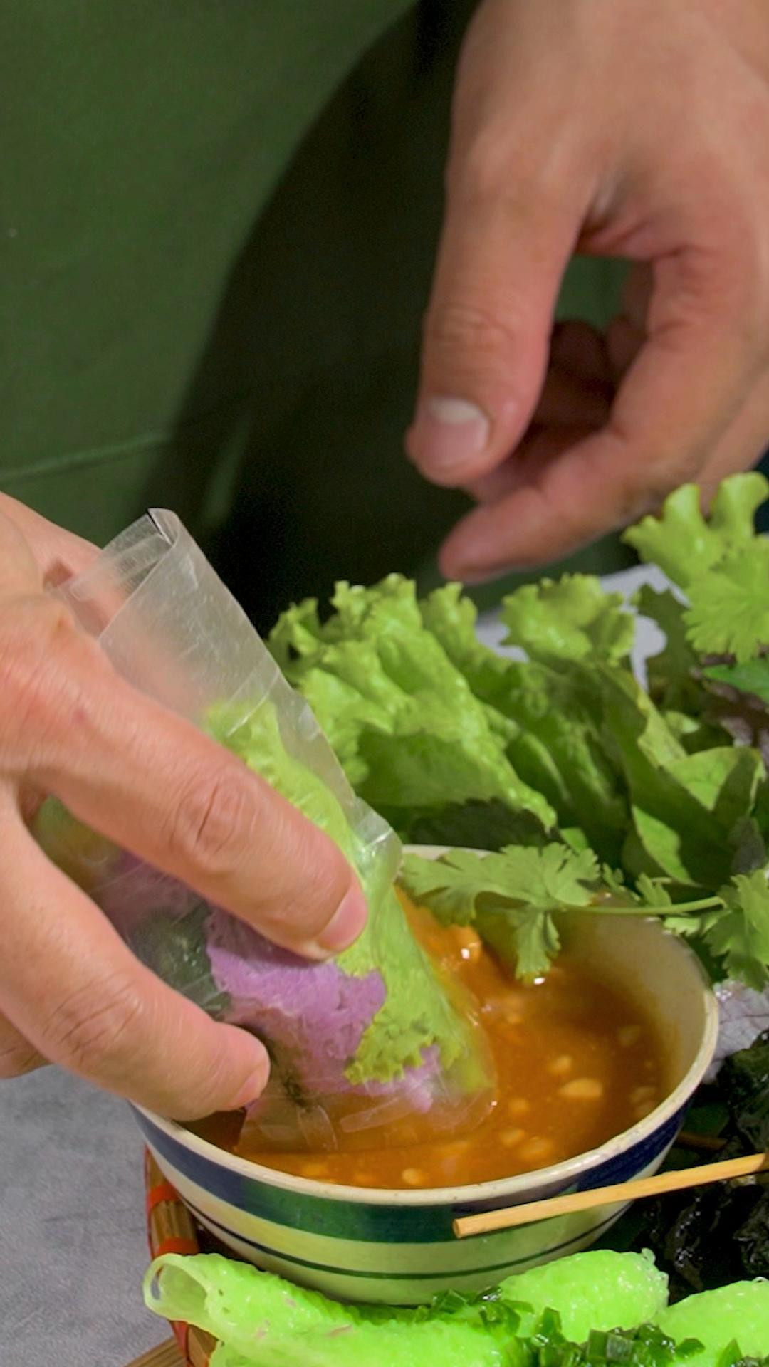 Gỏi Cuốn Lá Lốt Chay Đậm Đà Bơ Đậu Phộng