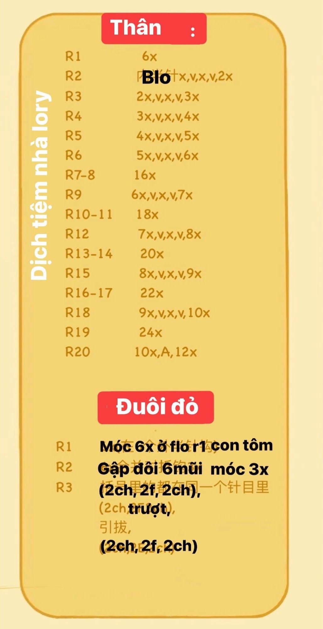 Hai chú heo móc len cầm trái tim trong tay