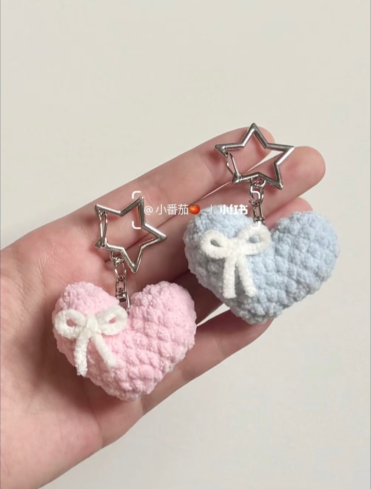 Hướng dẫn móc len móc khóa trái tim dễ thương với ngôi sao