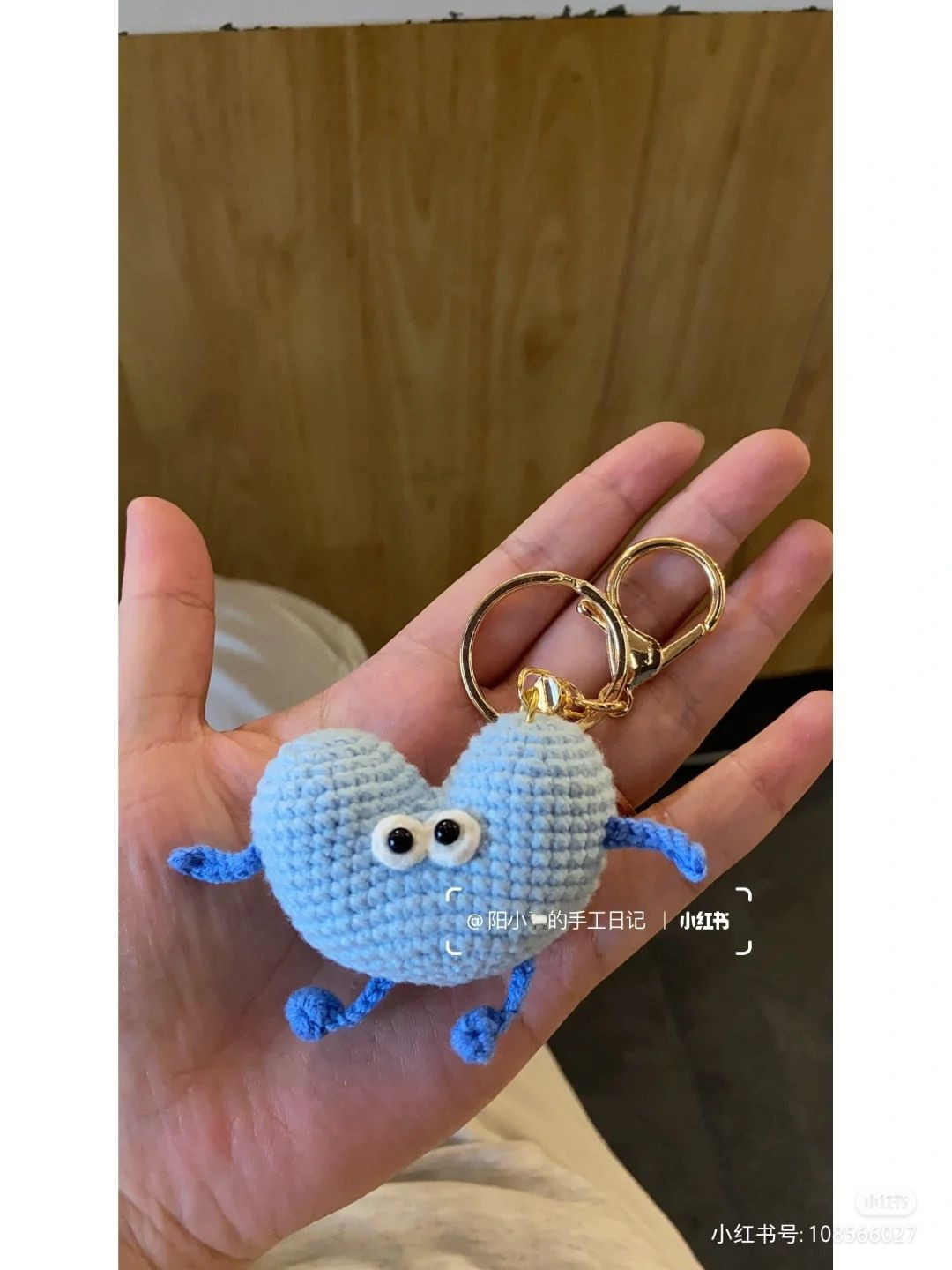 Hướng dẫn móc len trái tim dễ thương với đôi mắt to