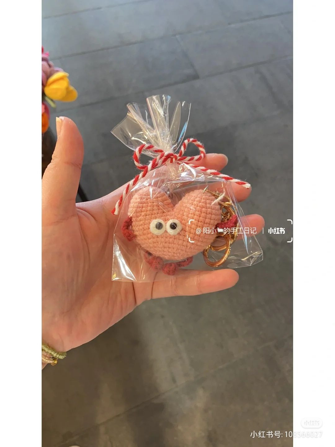 Hướng dẫn móc len trái tim dễ thương với đôi mắt to