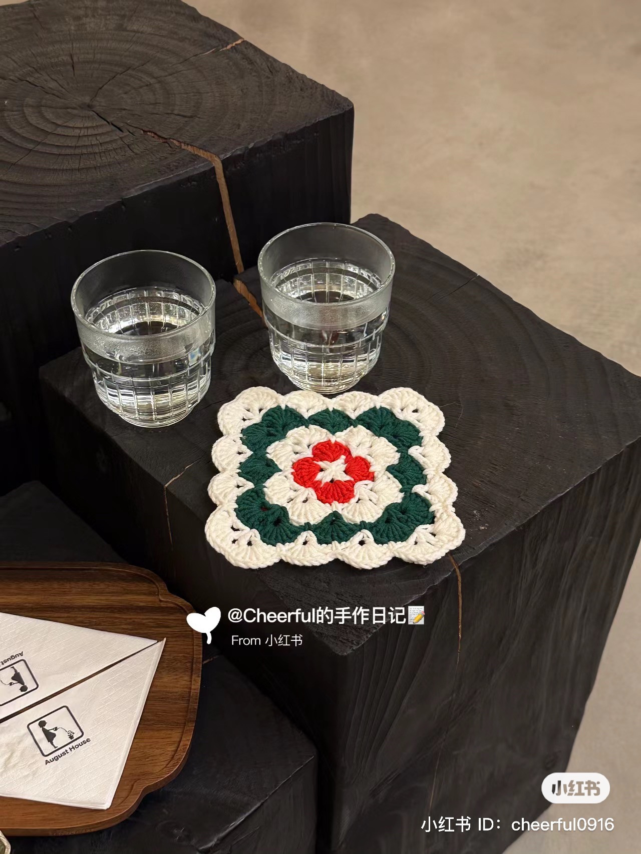 Mẫu móc len lót ly hình hoa cho mùa lễ hội