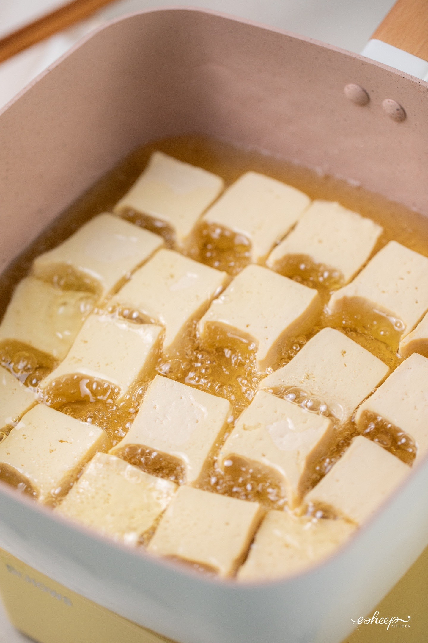 MẸO HAY LÀM MÓN CHAY LÀNH: ĐẬU PHỤ RIM DỨA CỰC NGON!