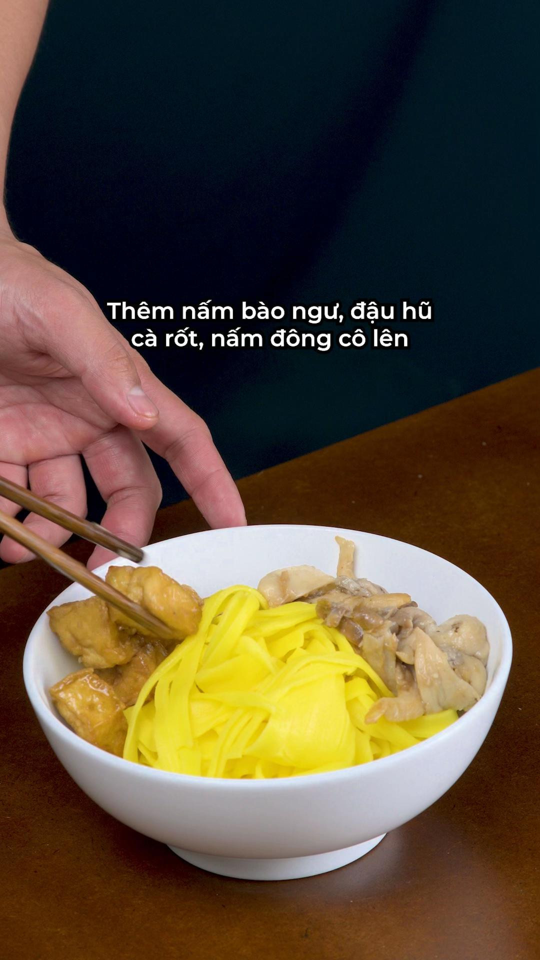 Mì Quảng Chay Thơm Lừng Xốt Tương Mè