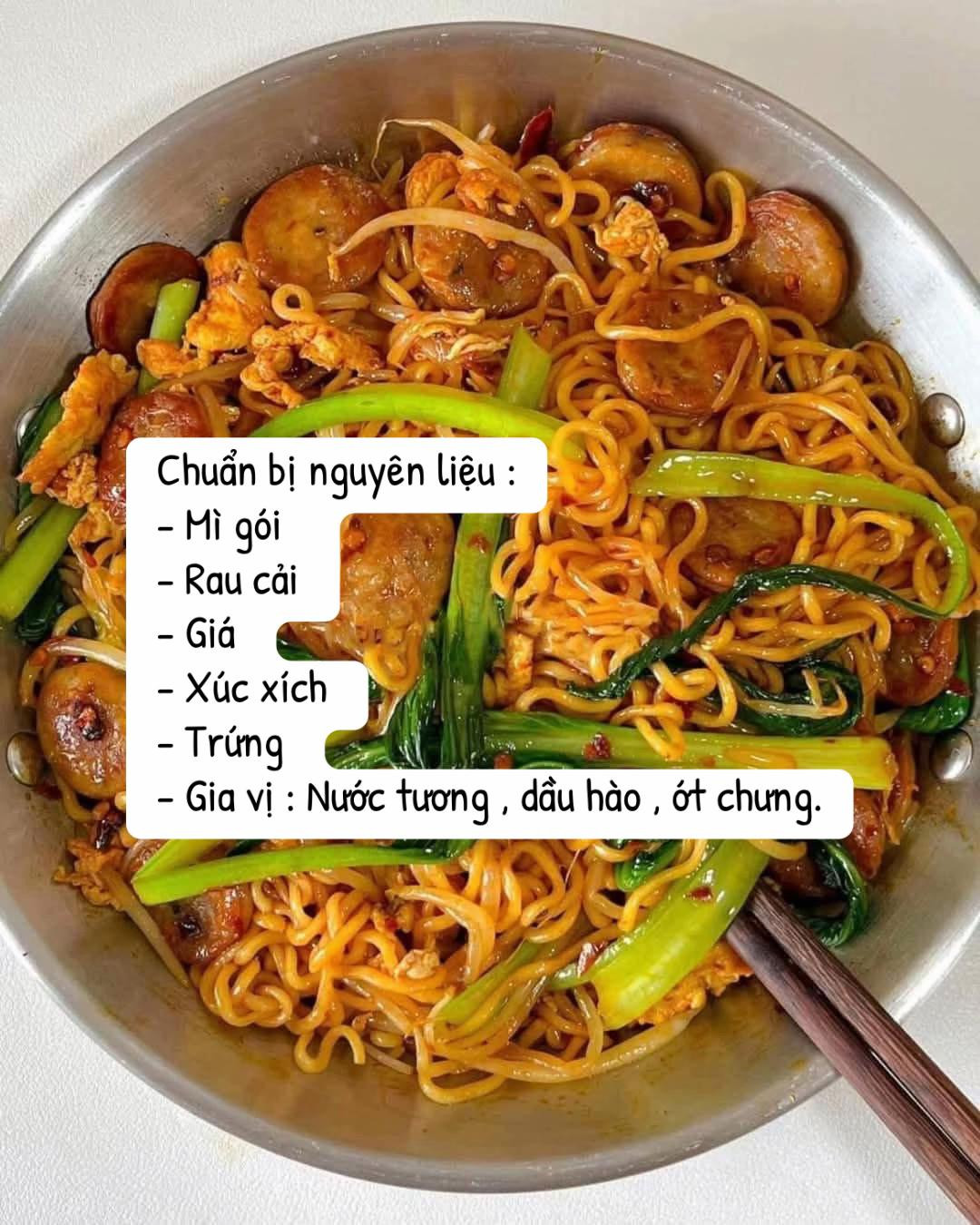 Mì Xào Trứng Xúc Xích Thơm Ngon Đậm Đà