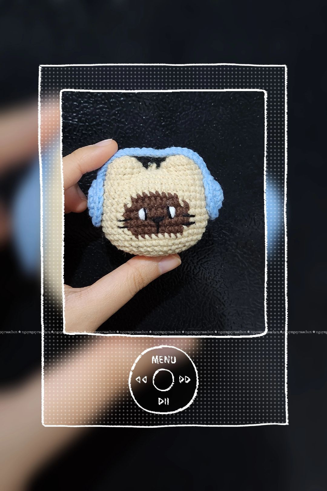 Móc len hình mèo đeo tai nghe xinh xắn cho người yêu âm nhạc