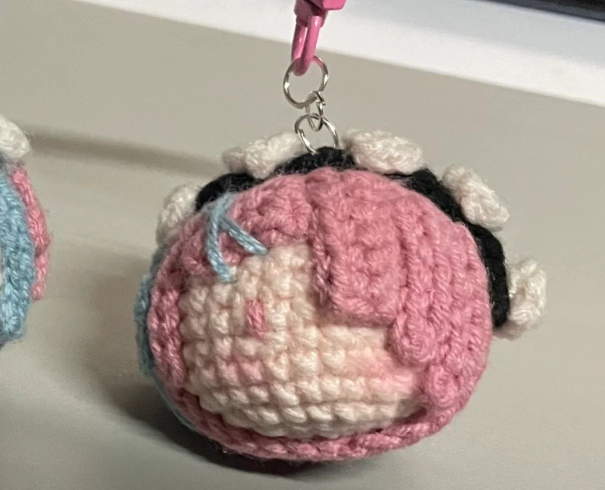 Móc len hình nhân vật dễ thương làm móc khóa sáng tạo