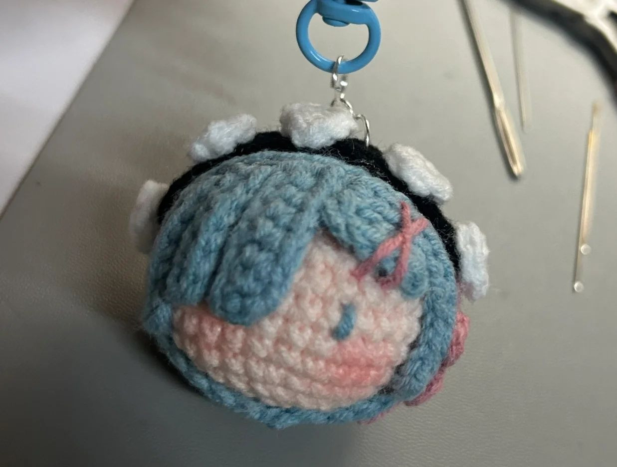 Móc len hình nhân vật dễ thương làm móc khóa sáng tạo