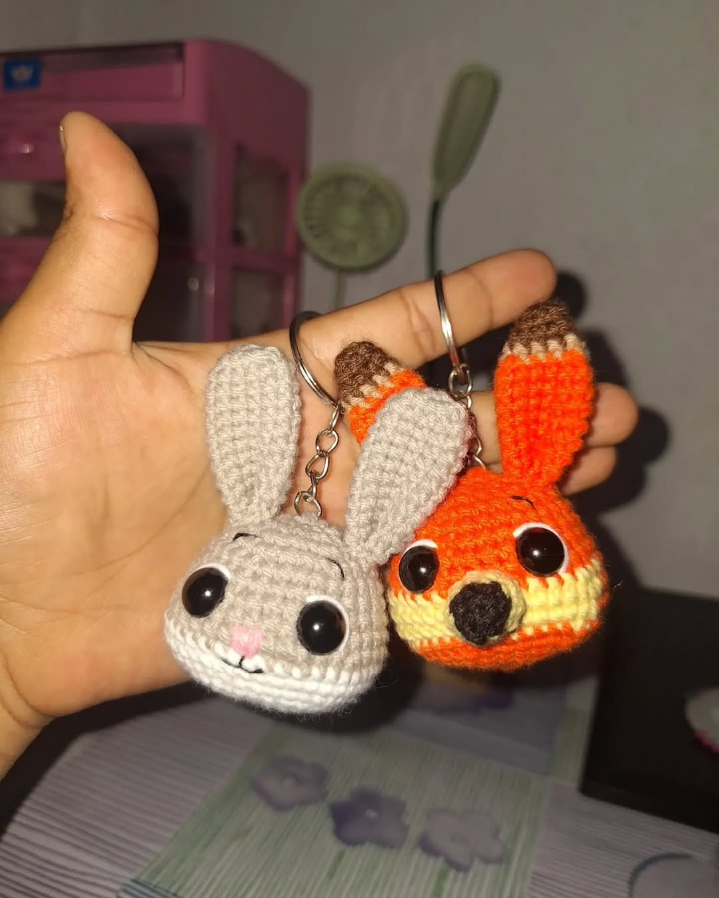 Patrón de amigurumi gratis: Judy y Nick llaveros