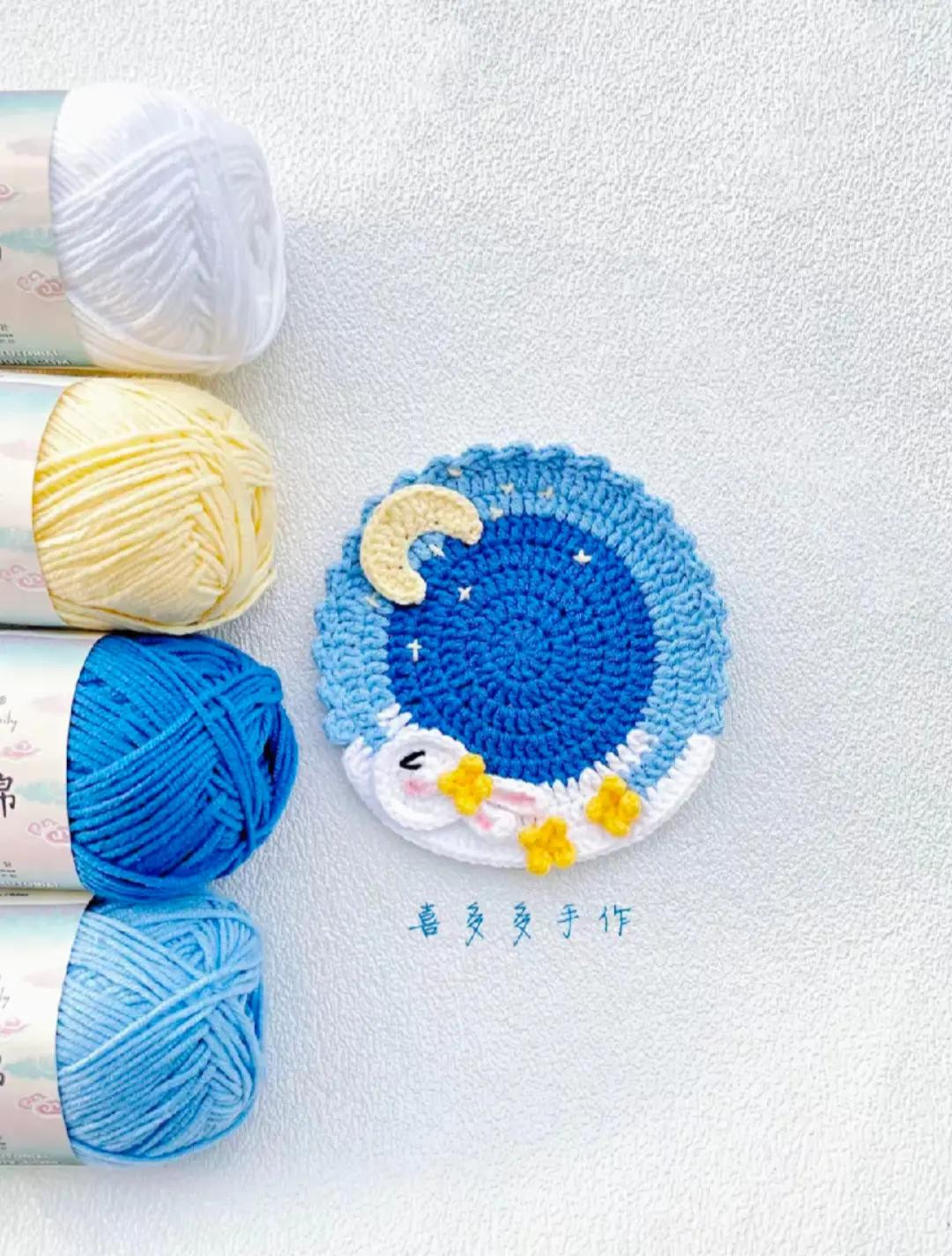 Round Crochet Pattern with Rabbit and Floral Design