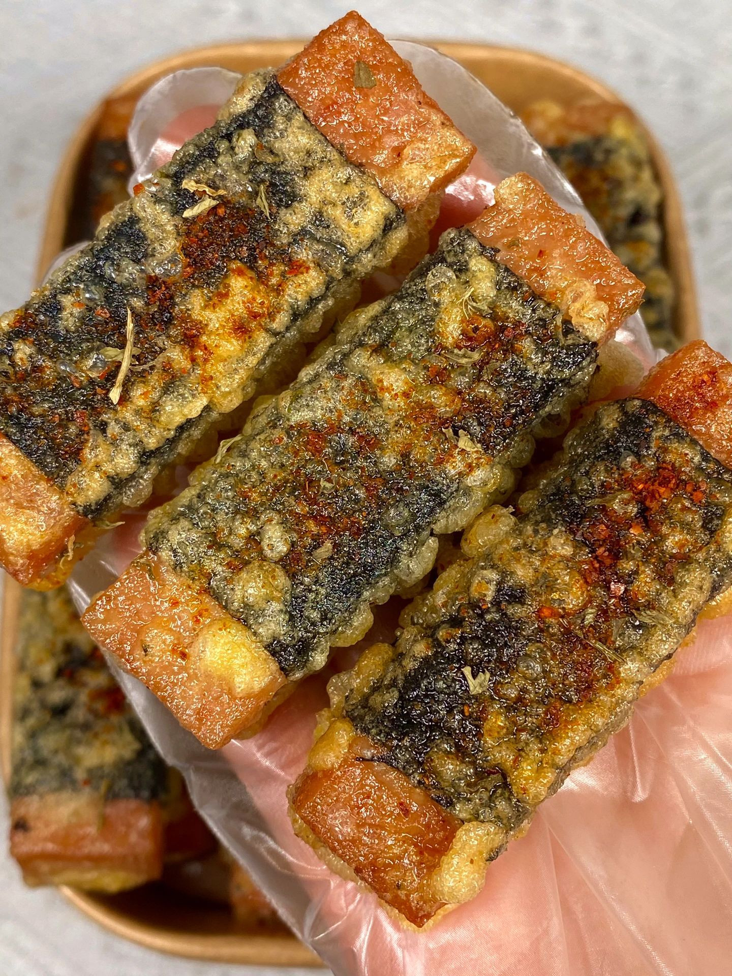 Spam cuộn rong biển