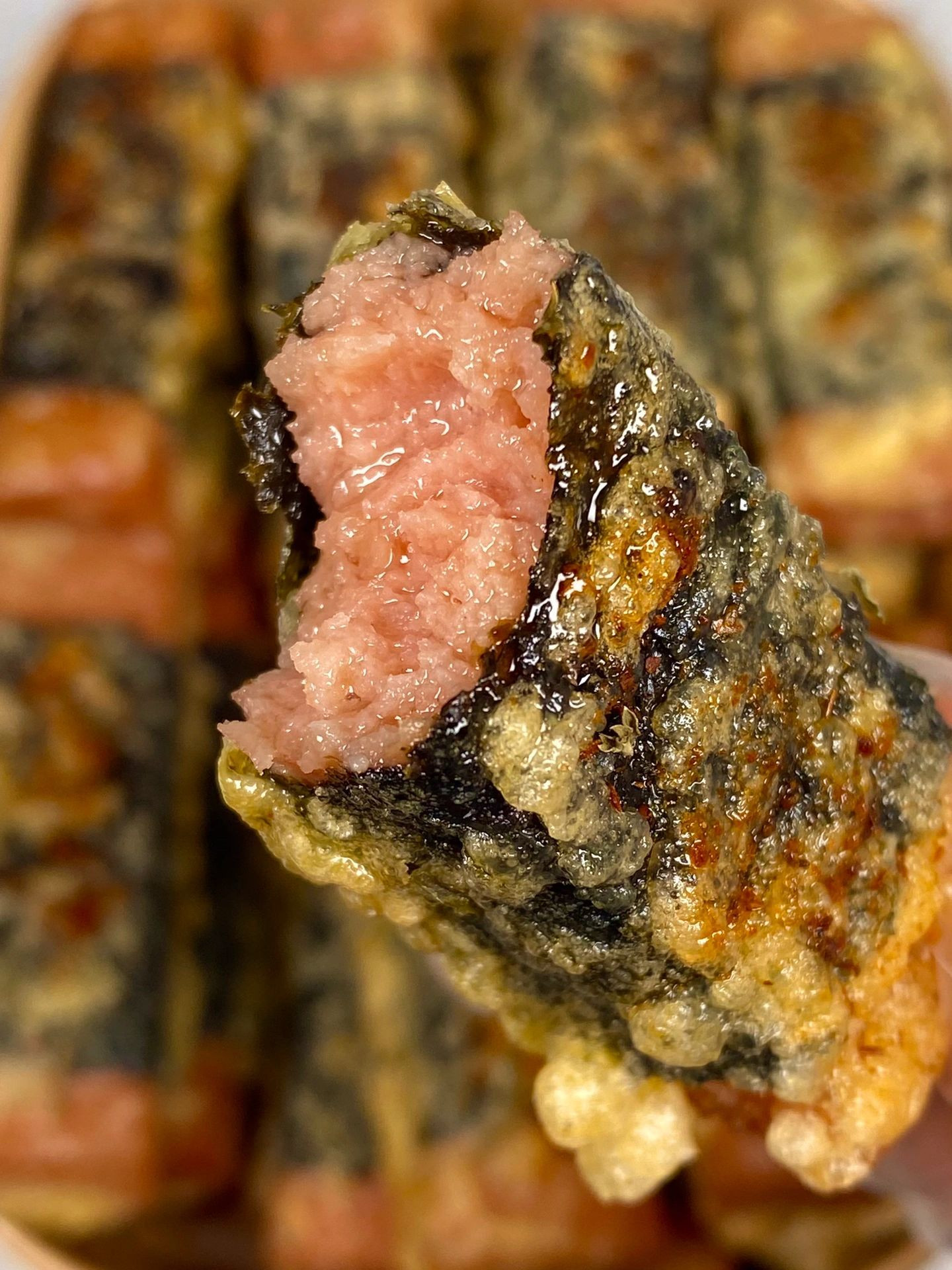 Spam cuộn rong biển