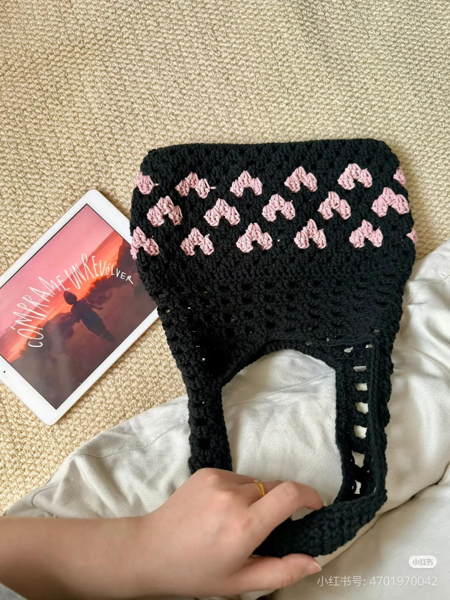 Stylish Crochet Bag with Pink Heart Pattern Design