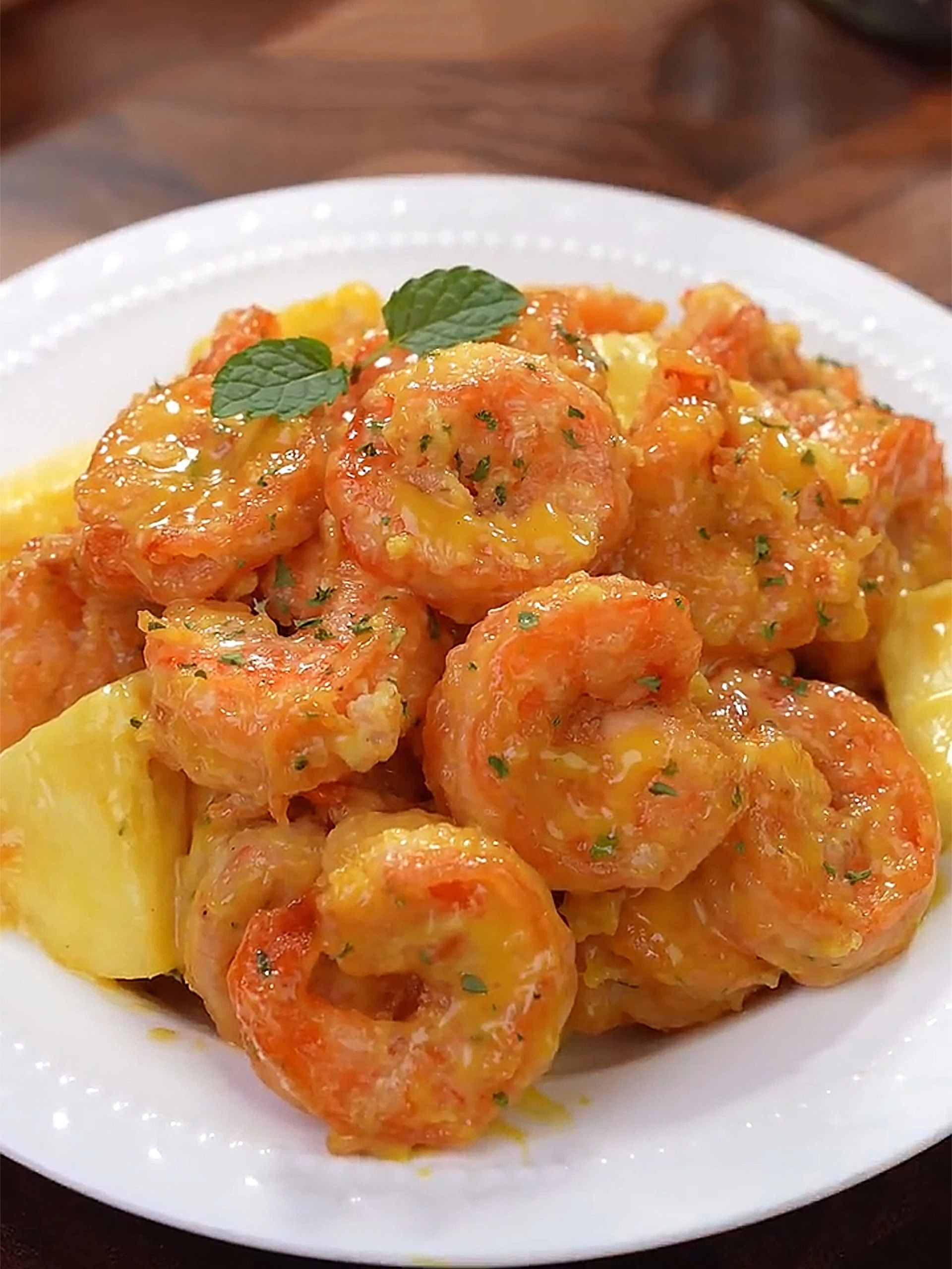 Tôm Chiên Giòn Sốt Dứa Thơm Ngon Hấp Dẫn