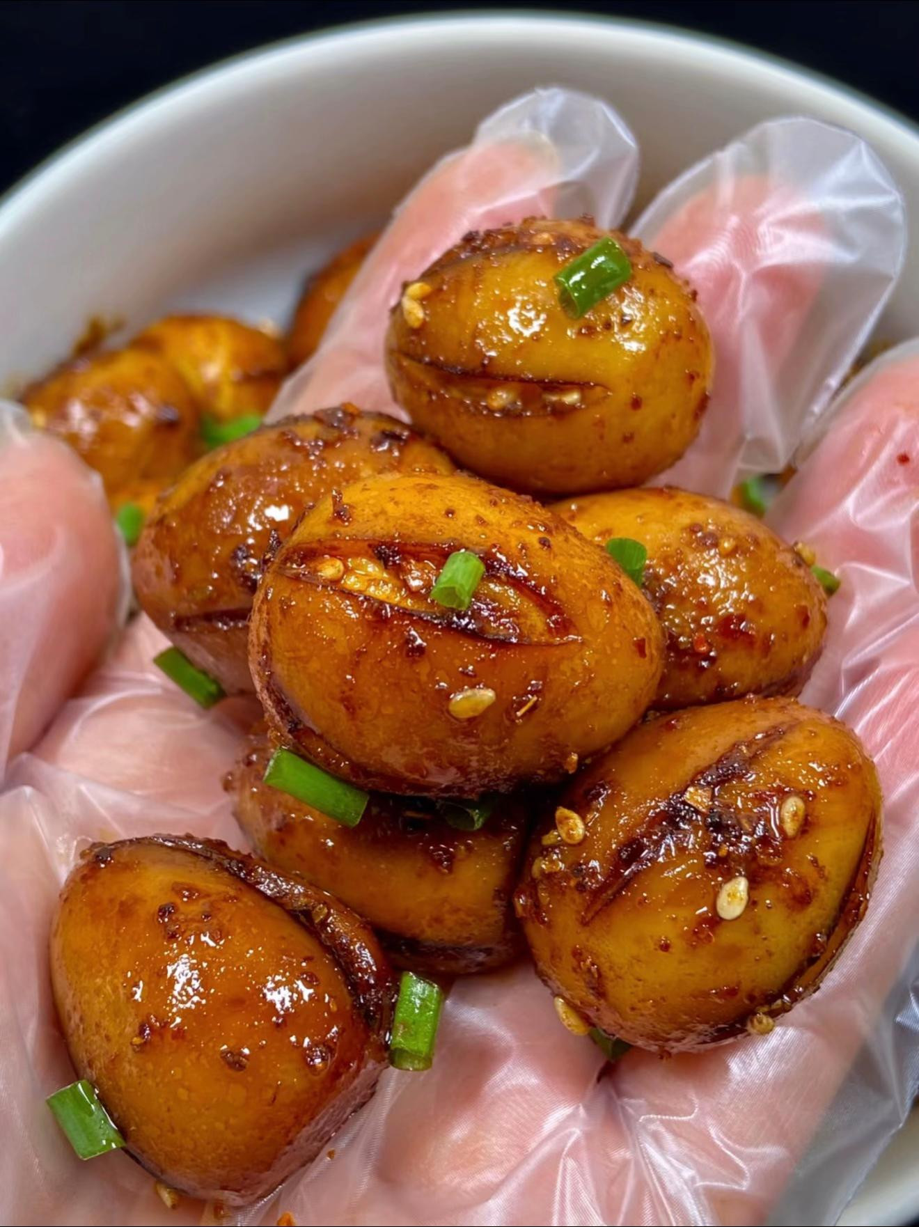 Trứng rim đậm đà, mặn mà hương vị quê