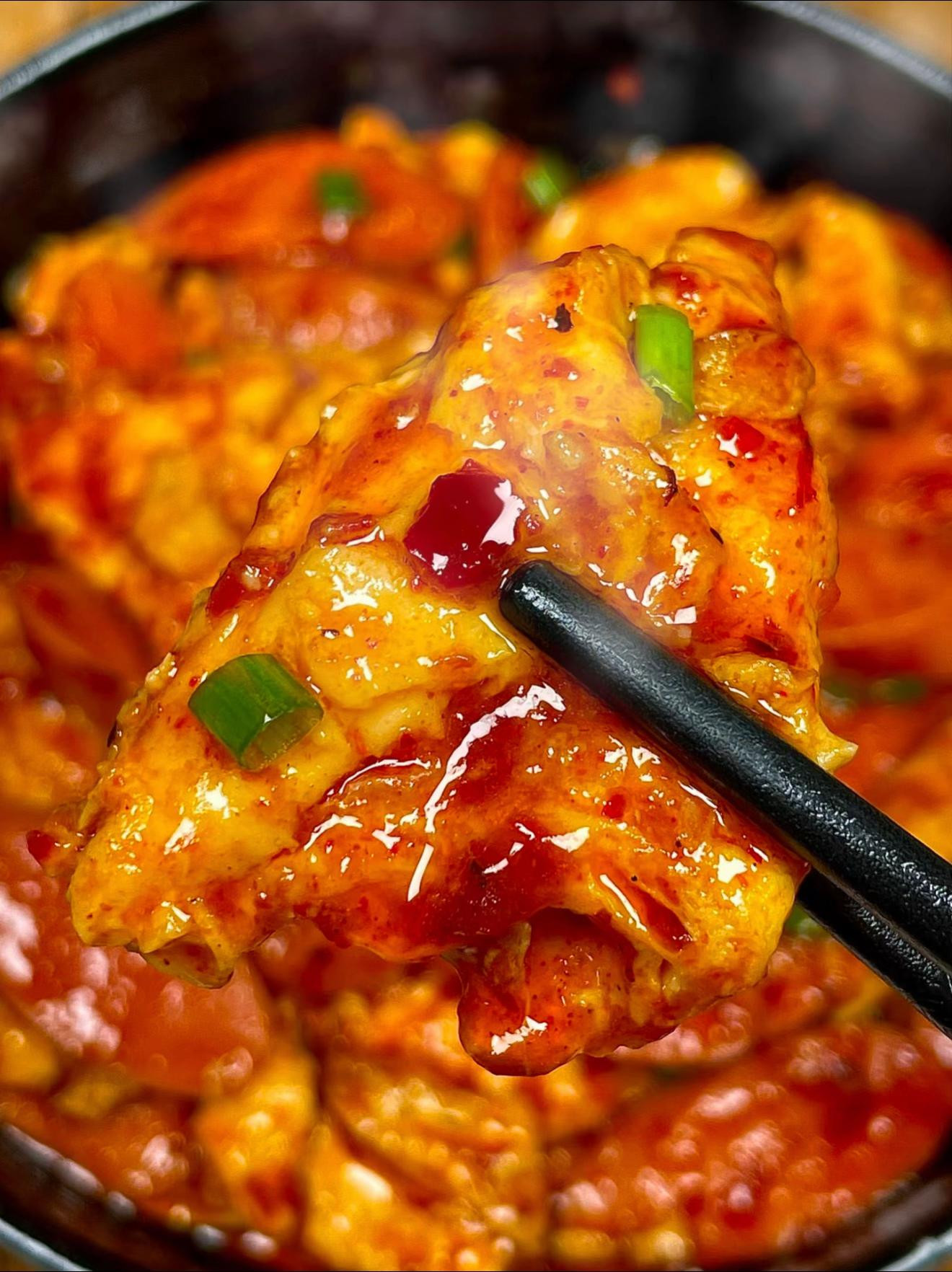 Trứng và Xúc Xích Sốt Rim Đậm Đà Thơm Ngon