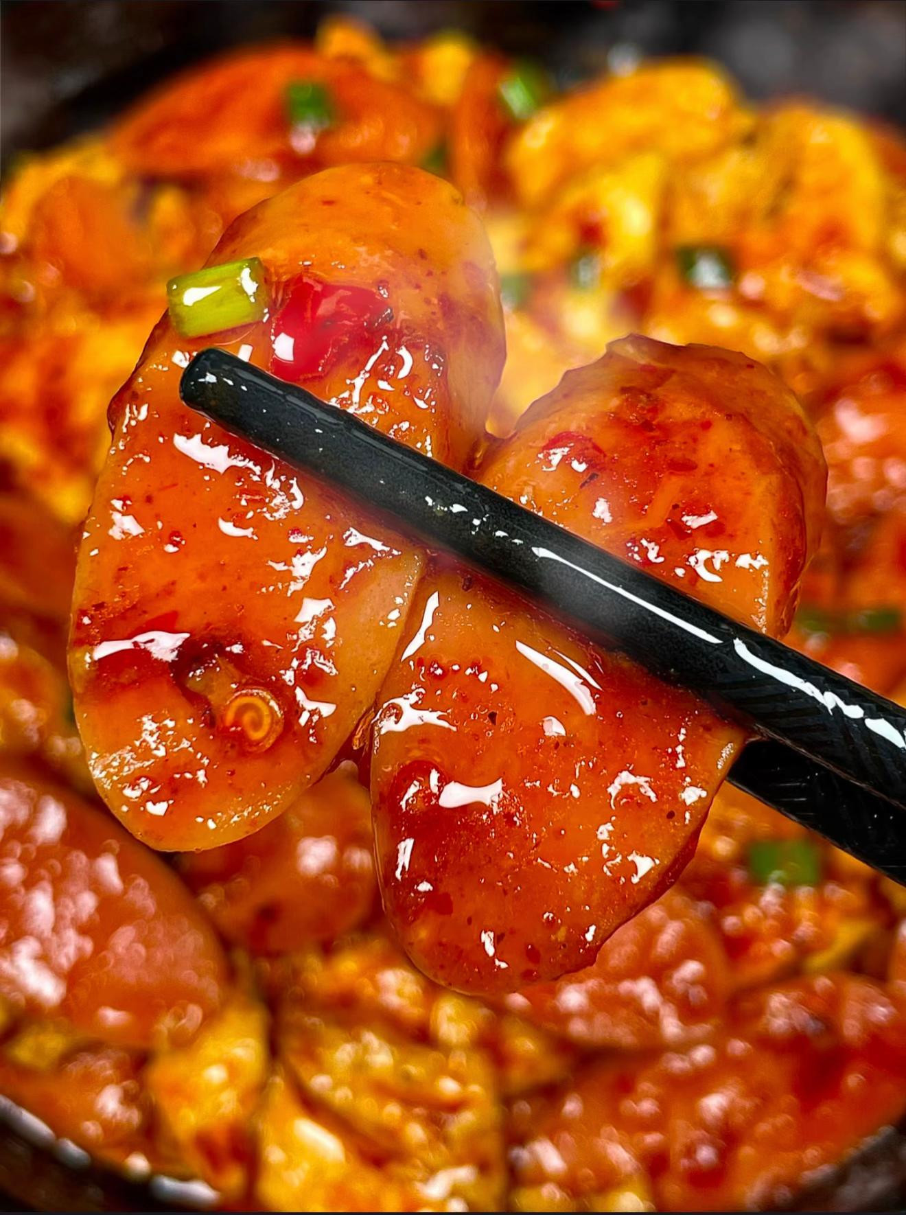 Trứng và Xúc Xích Sốt Rim Đậm Đà Thơm Ngon