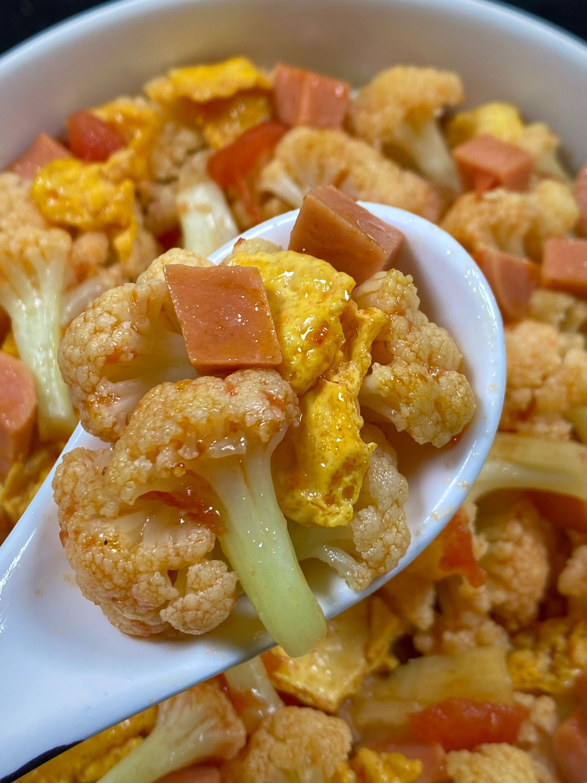 Trứng xào súp lơ cà chua