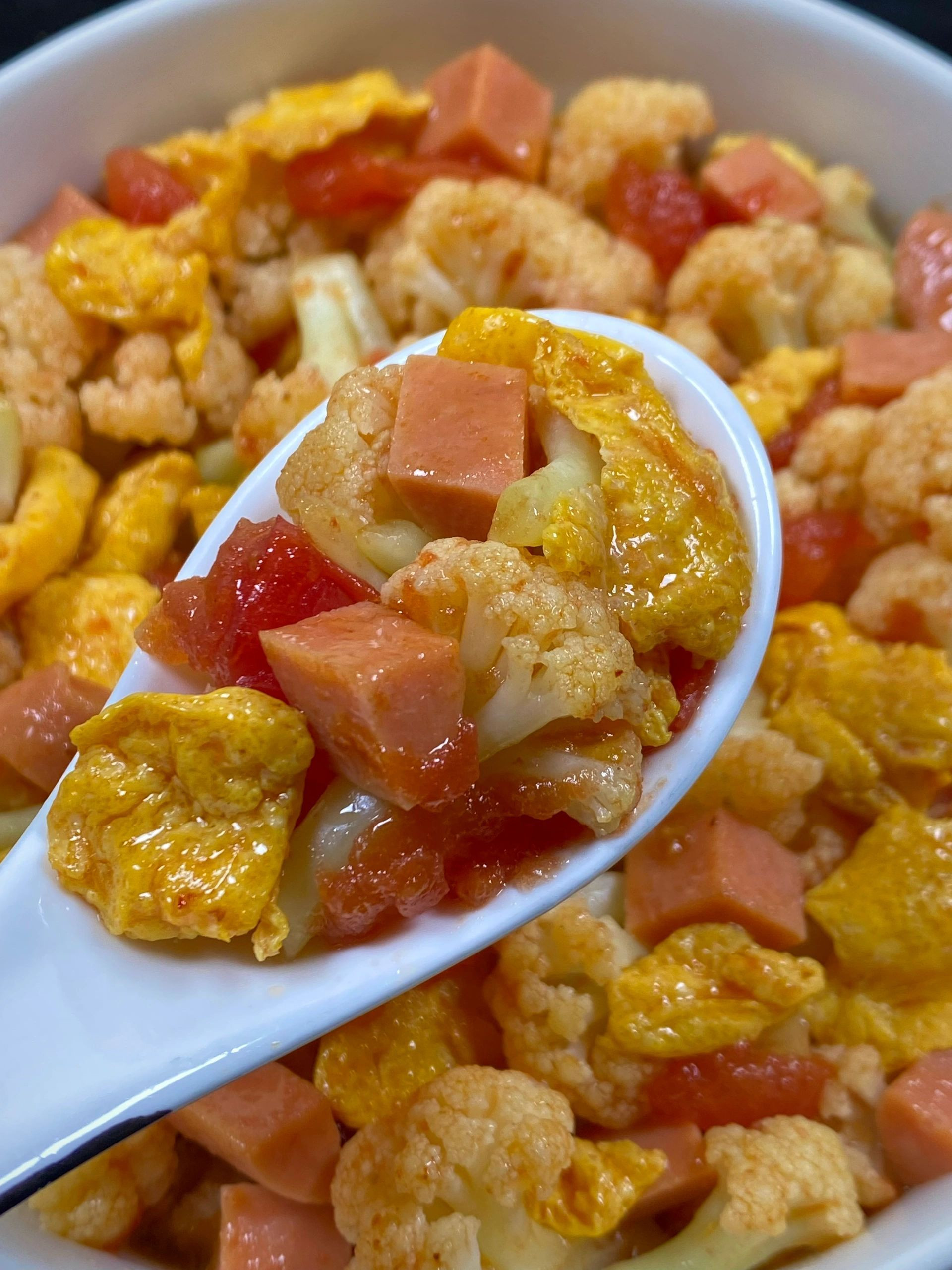 Trứng xào súp lơ cà chua