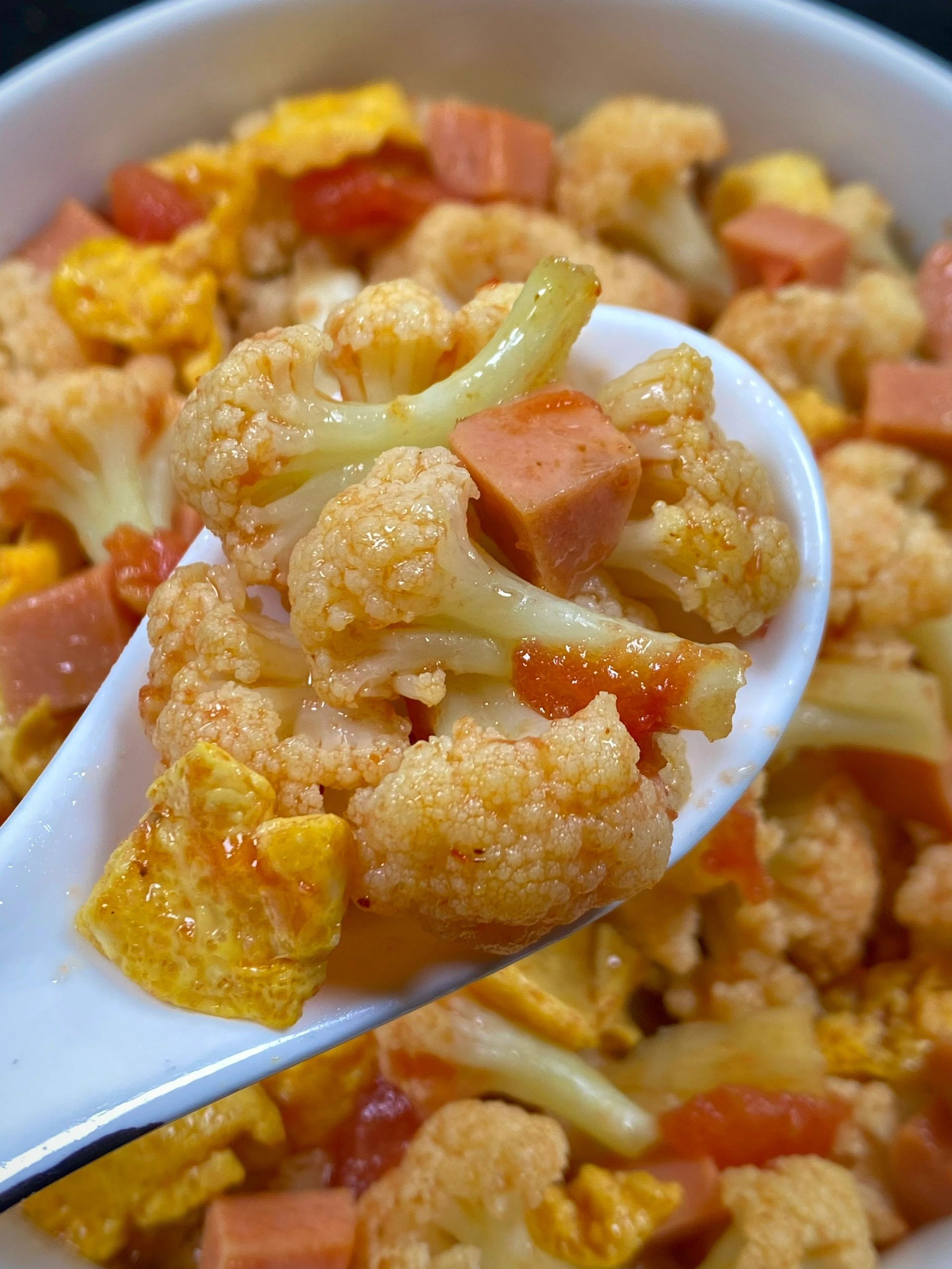 Trứng xào súp lơ cà chua