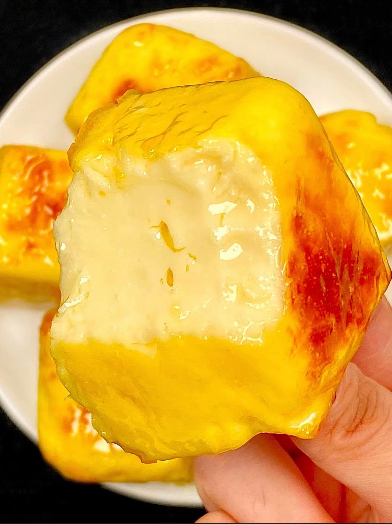 Vuông Phô Mai Sữa Trứng Nướng Vàng Thơm