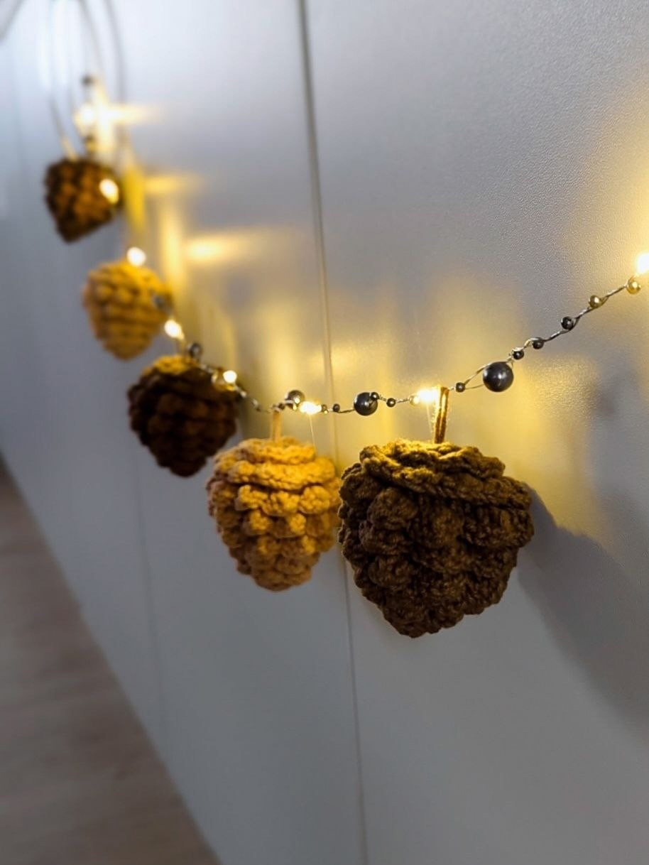 Вязаные шишки для уютного декора интерьера