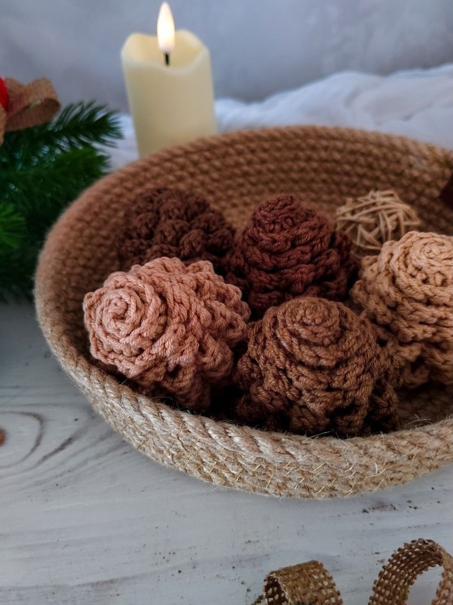 Вязаные шишки для уютного декора интерьера