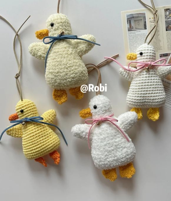 Adorable Crochet Duck Plush Toy Pattern for Craft Enthusiasts