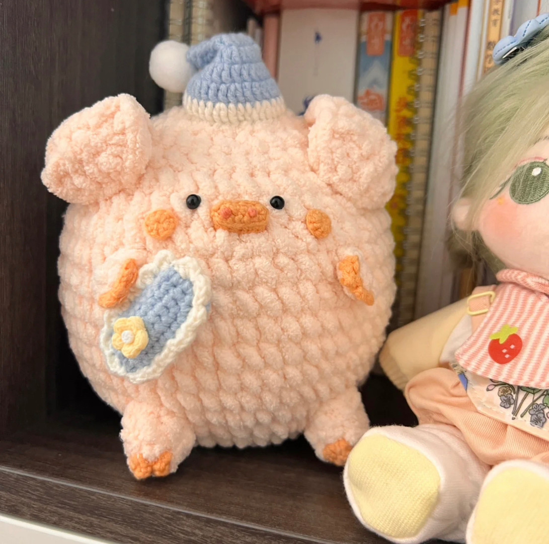 Adorable Crochet Pig with Winter Hat and Scarf Pattern