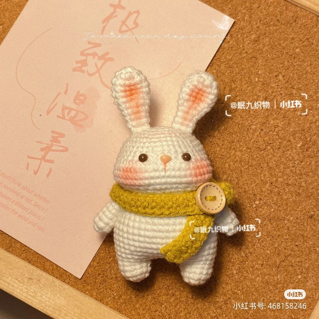 Amigurumi Thỏ Nhỏ Dễ Thương Với Khăn Quàng Len Tự Làm