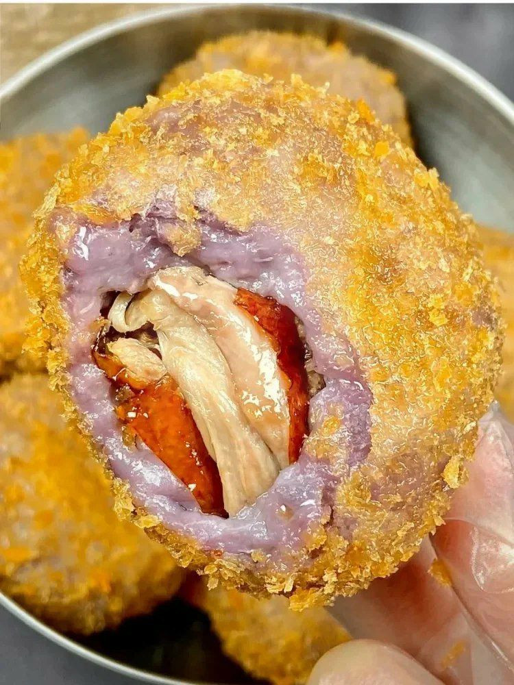 Bánh khoai môn nhân vịt giòn rụm