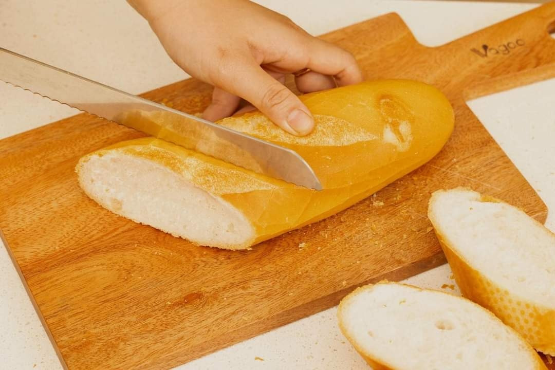 BÁNH MÌ BƠ TỎI KIỂU VIỆT