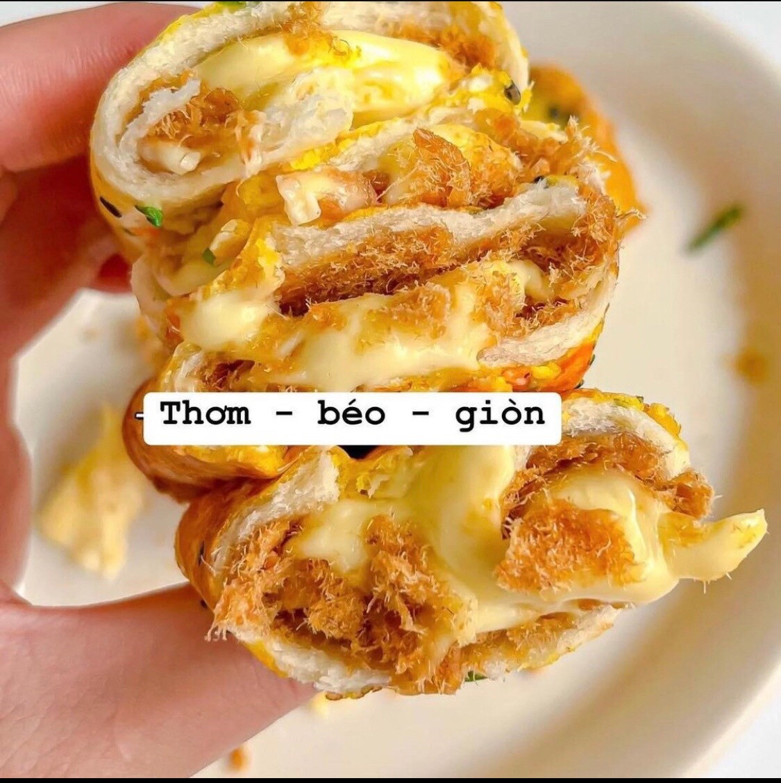 Bánh Mì Cuộn Trứng Rưới Hành Ngon Ngất Ngây