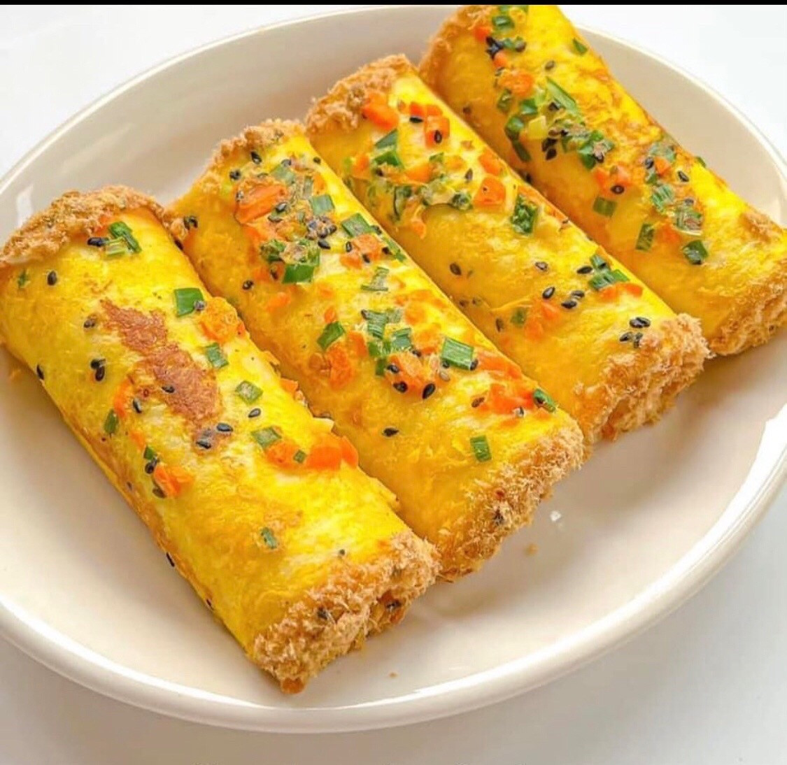 Bánh Mì Cuộn Trứng Rưới Hành Ngon Ngất Ngây