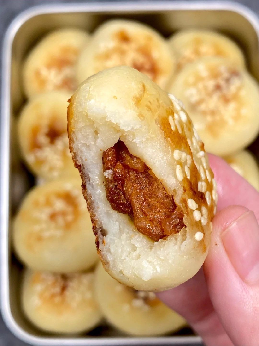 Bánh Nướng Nhân Thịt Mè Giòn Thơm Ngon