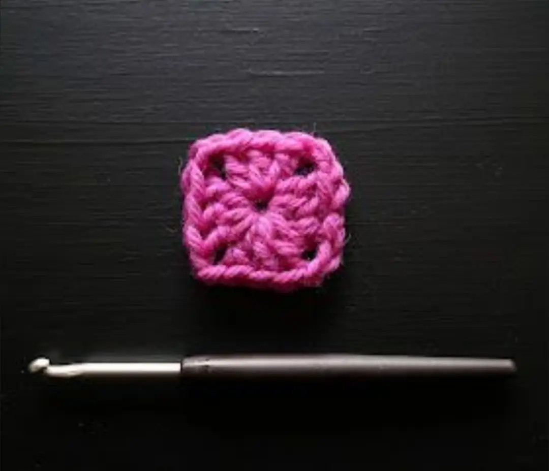 Colorful Crochet Square Pattern with Step-by-Step Instructions