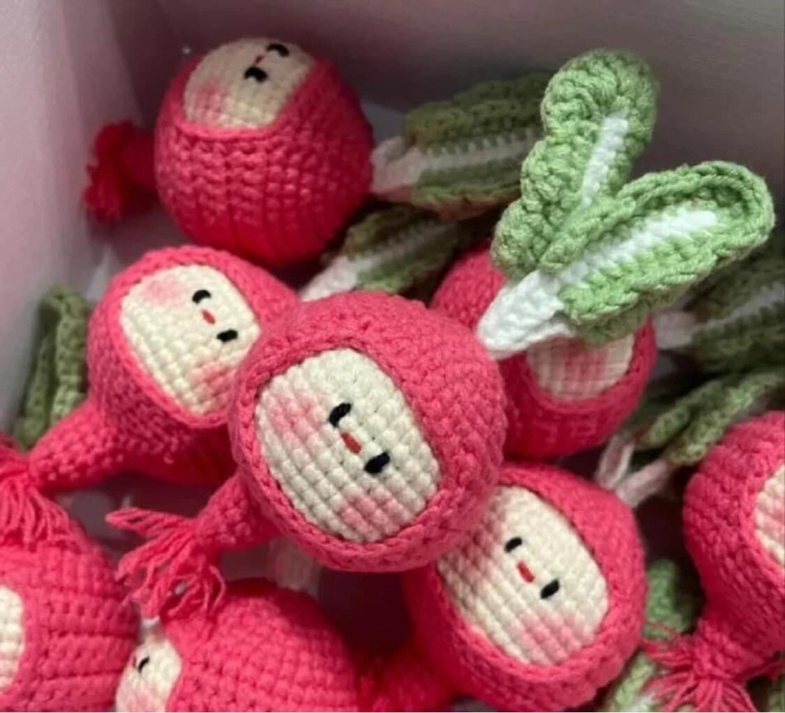 Crochet Cute Blush Sheep Pattern with Pink Flowers