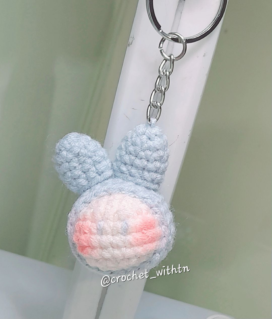 Crochet dễ thương cho móc khóa hình chú thỏ nhỏ xinh xắn