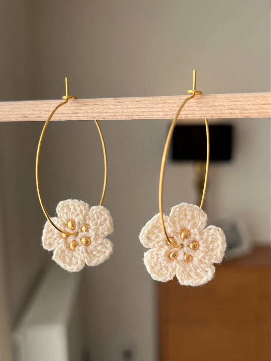 Crochet Flower Earrings Pattern with Pearl Accent