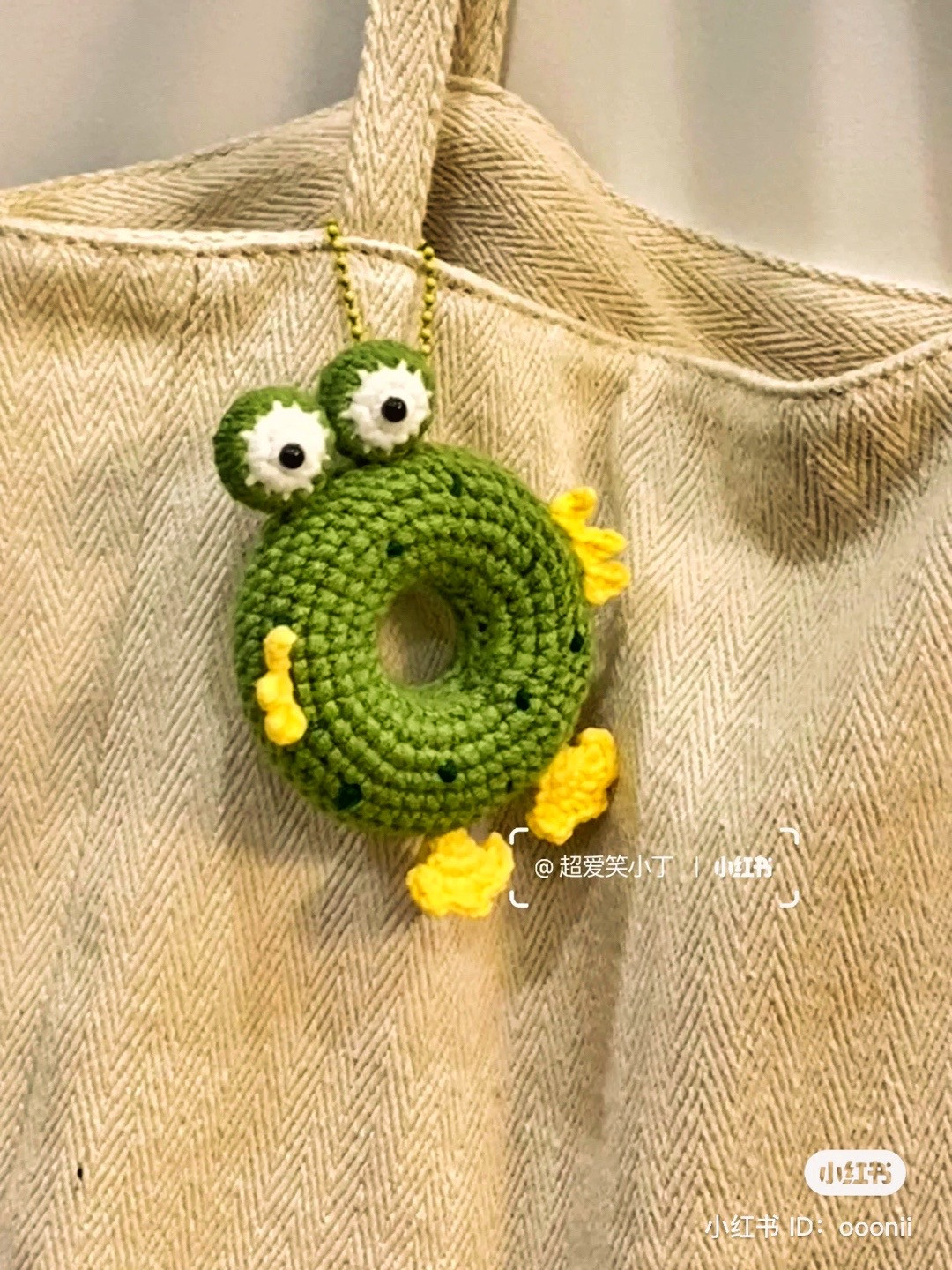 Crochet Frog Donut Keychain with Cute Yellow Feet