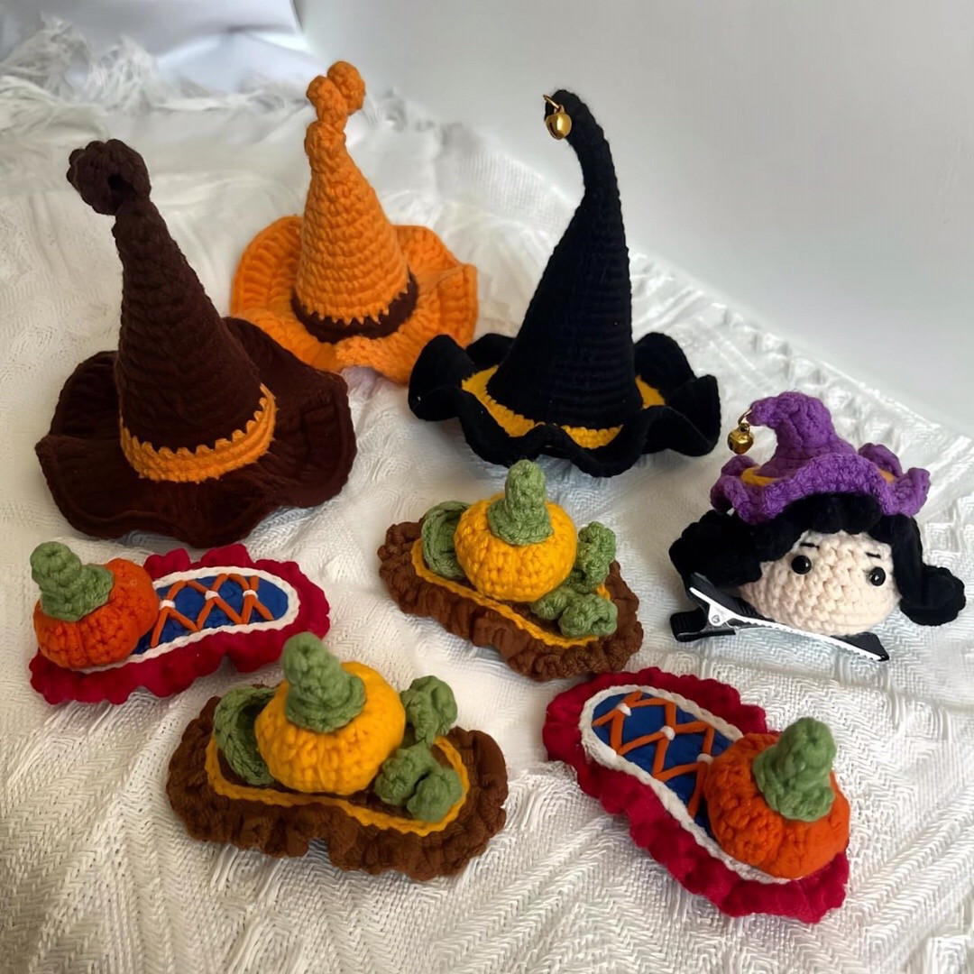 Crochet Halloween Decorations: Witch Hats and Pumpkins