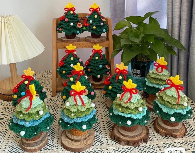 Crochet Pattern: Festive Pink Christmas Tree with Star and Pom-Poms