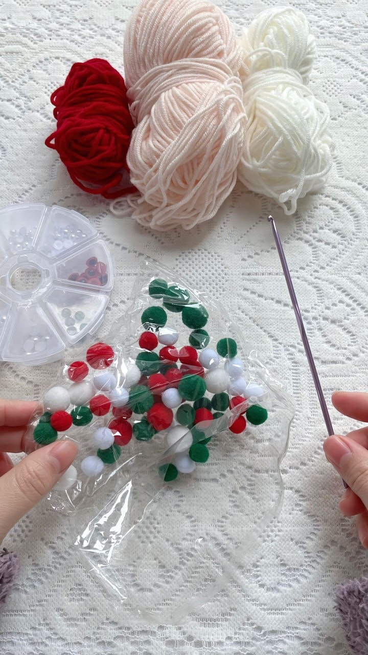 Crochet Pattern for a Cute Santa Claus Ornament