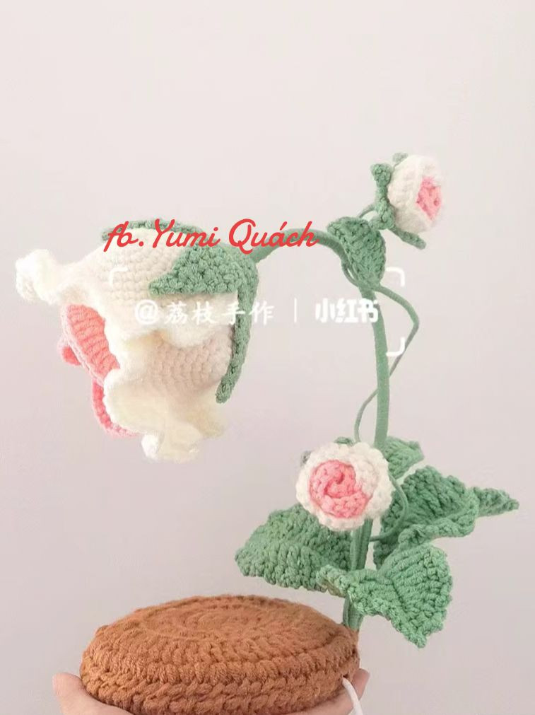 Crochet Pattern for Flower and Leaf Table Lamp